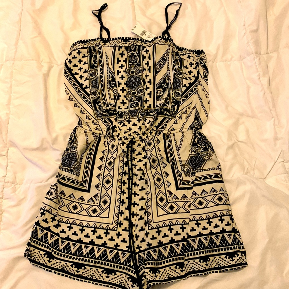 BNWT tribal romper.size M